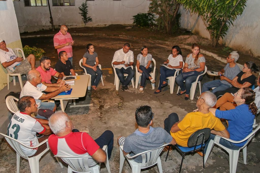 Vereador Raimundo Penha dialoga com moradores da Madre Deus