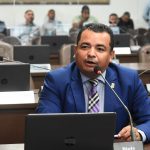 Edson Gaguinho solicita transporte público para bairro Vila Embratel